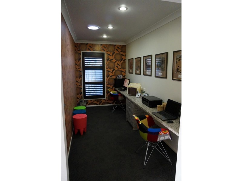 9 Ashgrove Ave, Runaway Bay QLD 4216