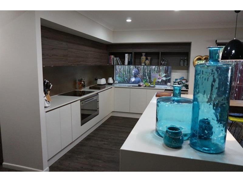 9 Ashgrove Ave, Runaway Bay QLD 4216