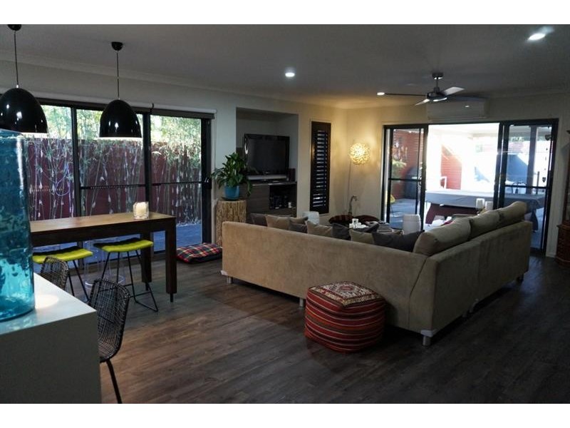 9 Ashgrove Ave, Runaway Bay QLD 4216