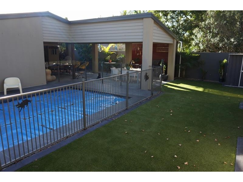 9 Ashgrove Ave, Runaway Bay QLD 4216