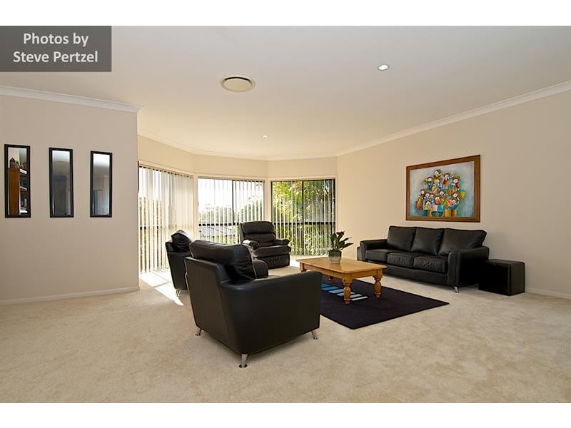 43 Arun Dr, Arundel QLD 4214