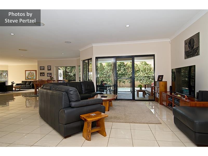 43 Arun Dr, Arundel QLD 4214