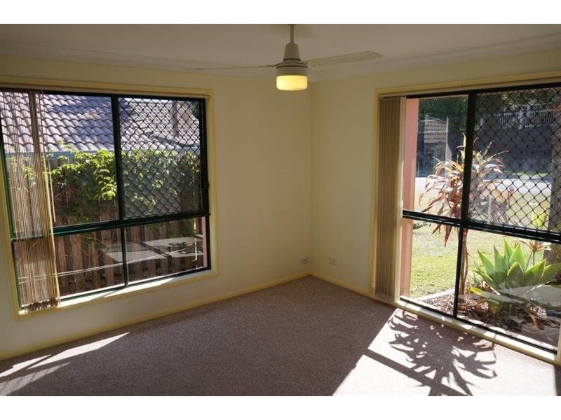 2/130 Greenacre Dr, Parkwood QLD 4214