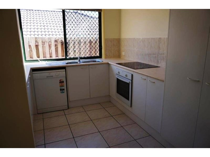 2/130 Greenacre Dr, Parkwood QLD 4214