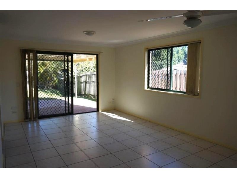 2/130 Greenacre Dr, Parkwood QLD 4214