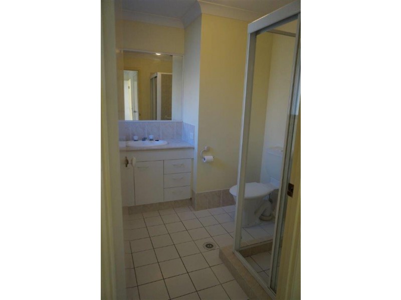 2/130 Greenacre Dr, Parkwood QLD 4214