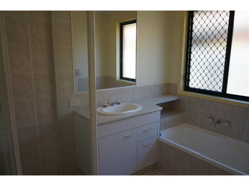2/130 Greenacre Dr, Parkwood QLD 4214
