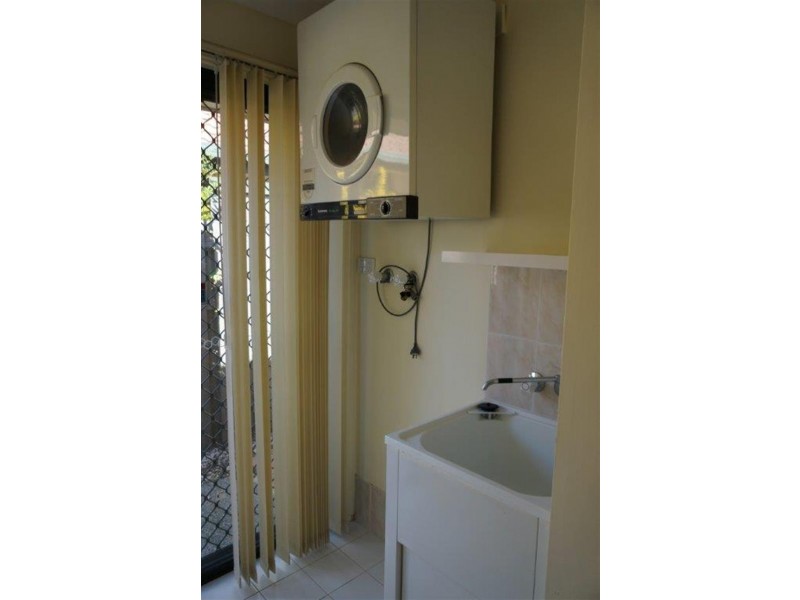 2/130 Greenacre Dr, Parkwood QLD 4214