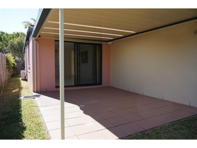 2/130 Greenacre Dr, Parkwood QLD 4214