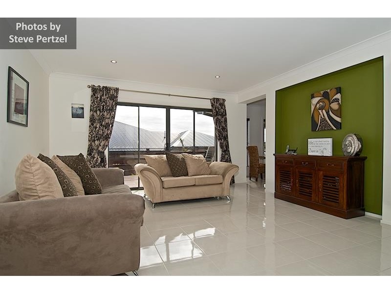24 Riverbreeze  Cres, Maudsland QLD 4210