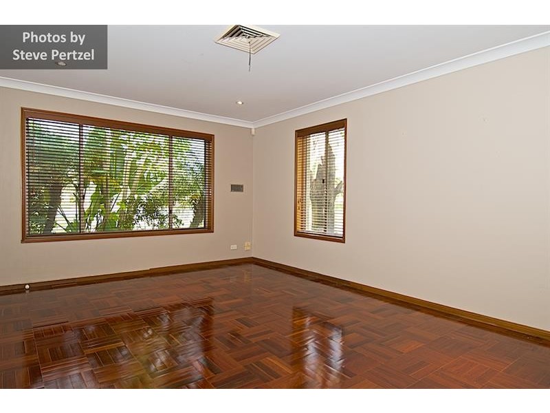 26 Fitzalan Cct, Arundel QLD 4214