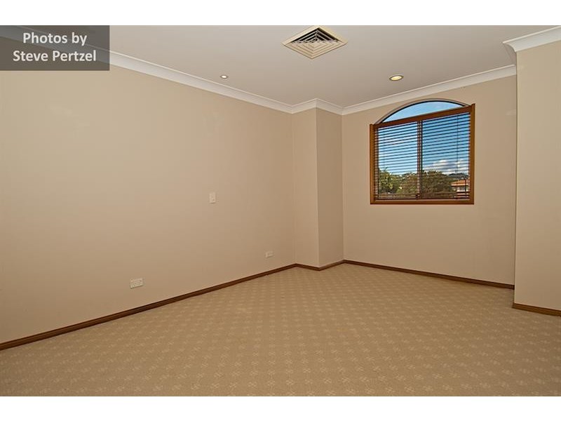 26 Fitzalan Cct, Arundel QLD 4214