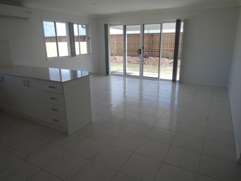 9 Lachlan  St, Gleneagle QLD 4285