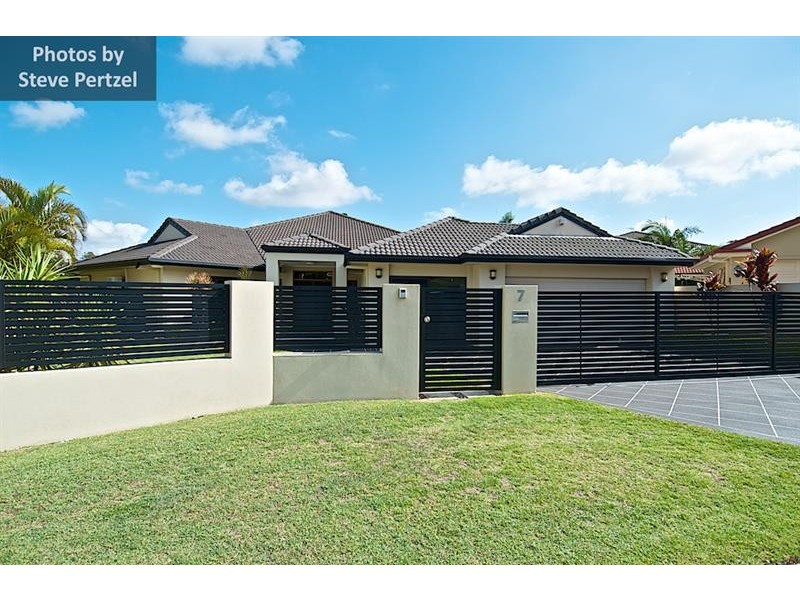 7 Selsey  Ct, Arundel QLD 4214