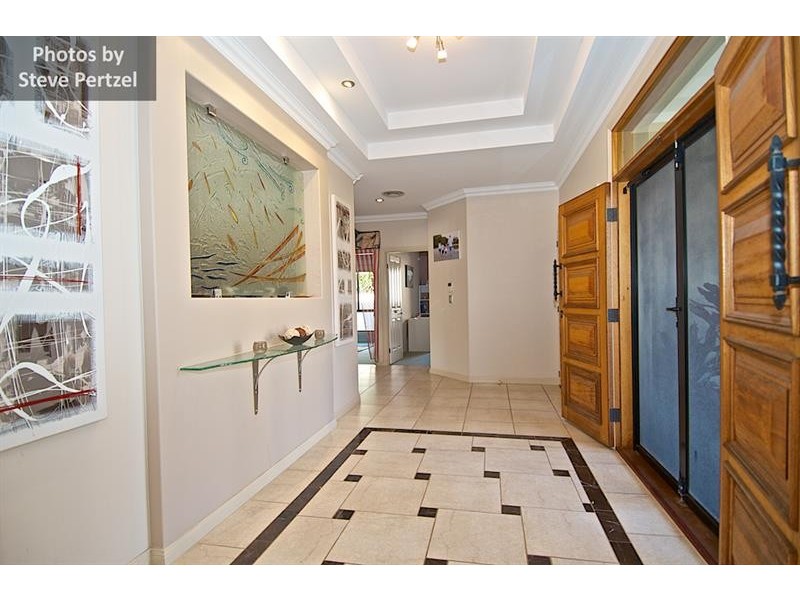 7 Selsey  Ct, Arundel QLD 4214