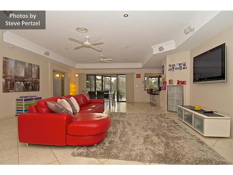 7 Selsey  Ct, Arundel QLD 4214