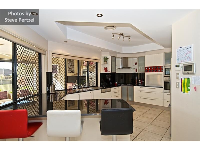 7 Selsey  Ct, Arundel QLD 4214