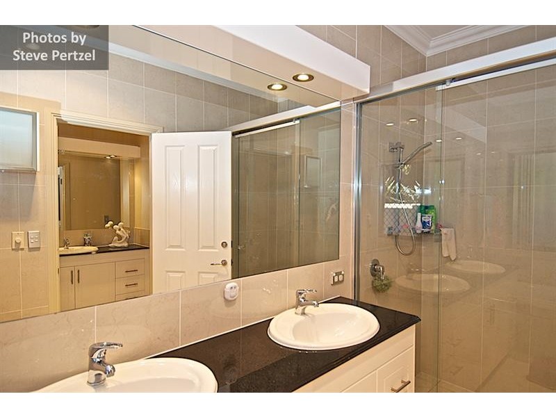 7 Selsey  Ct, Arundel QLD 4214