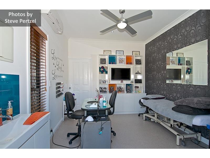 7 Selsey  Ct, Arundel QLD 4214