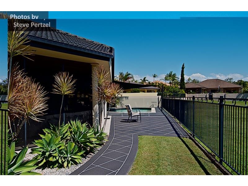 7 Selsey  Ct, Arundel QLD 4214