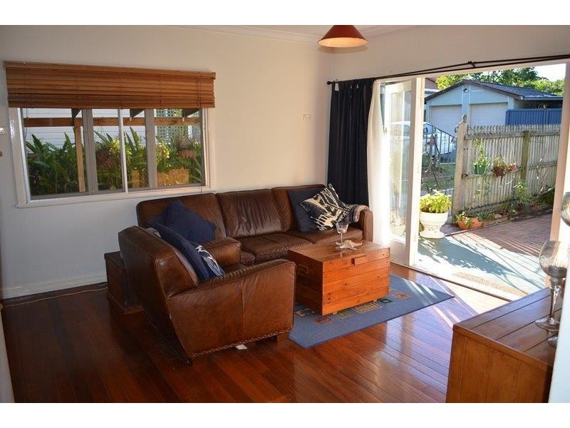 8 Stoke Lane, Labrador QLD 4215