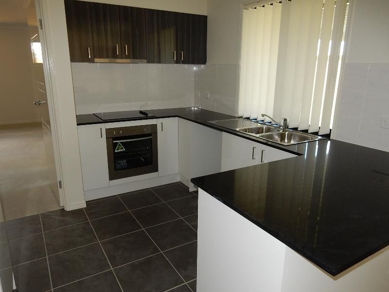 13 Lachlan St, Gleneagle QLD 4285