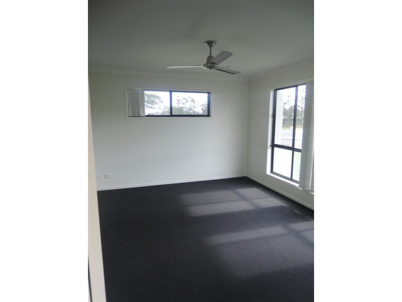 13 Lachlan St, Gleneagle QLD 4285