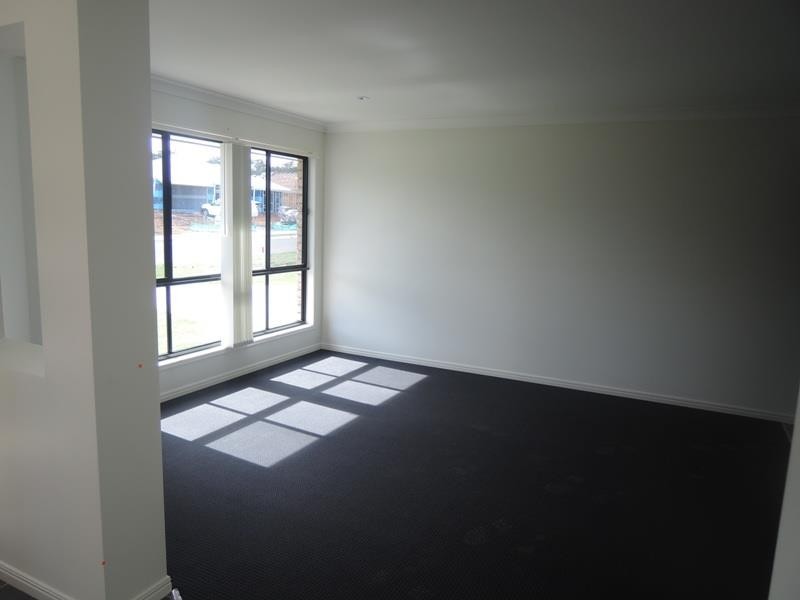 13 Lachlan St, Gleneagle QLD 4285