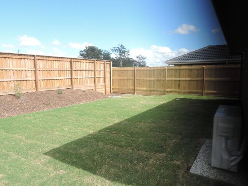 13 Lachlan St, Gleneagle QLD 4285