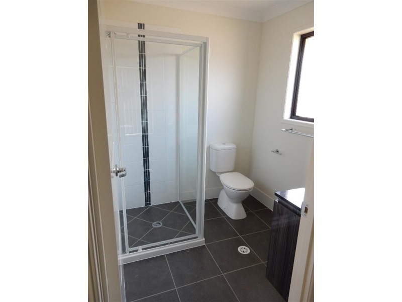 13 Lachlan St, Gleneagle QLD 4285