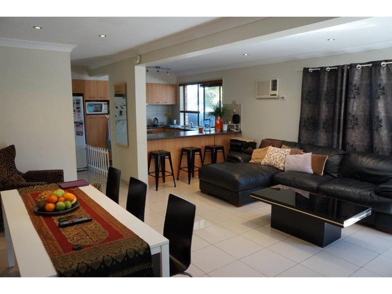 1/80 Broad St, Labrador QLD 4215