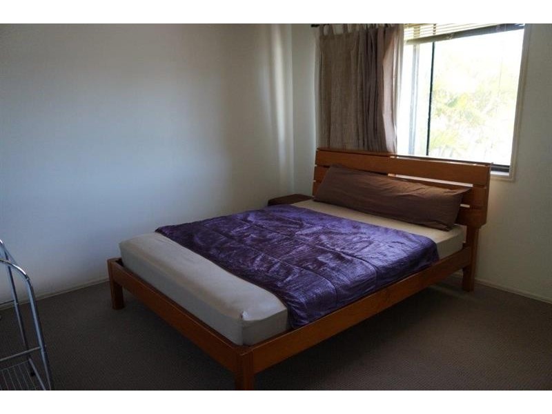 1/80 Broad St, Labrador QLD 4215