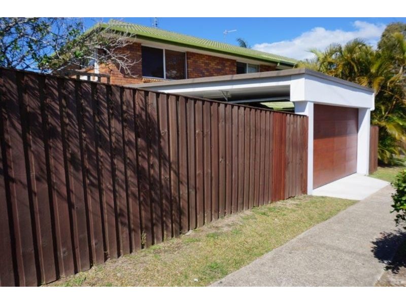1/80 Broad St, Labrador QLD 4215