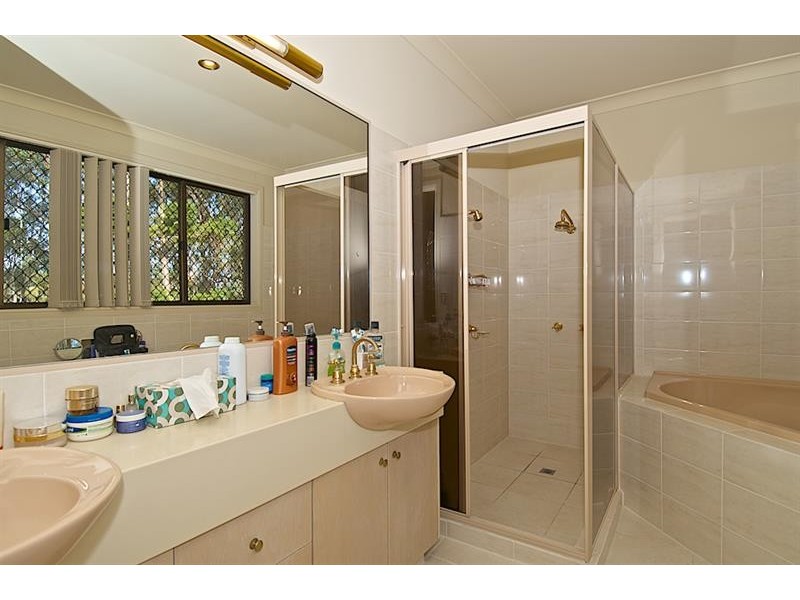 26 Ben Hogan Cres, Parkwood QLD 4214