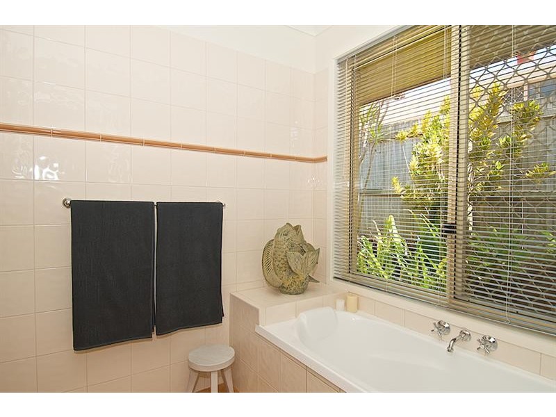 29 Open Dr, Arundel QLD 4214