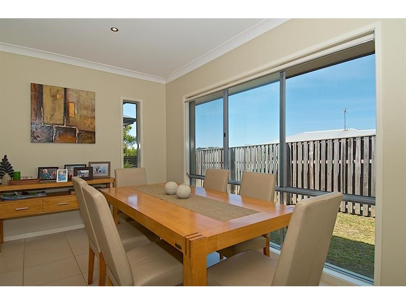 10 Laughlen Ch, Pacific Pines QLD 4211