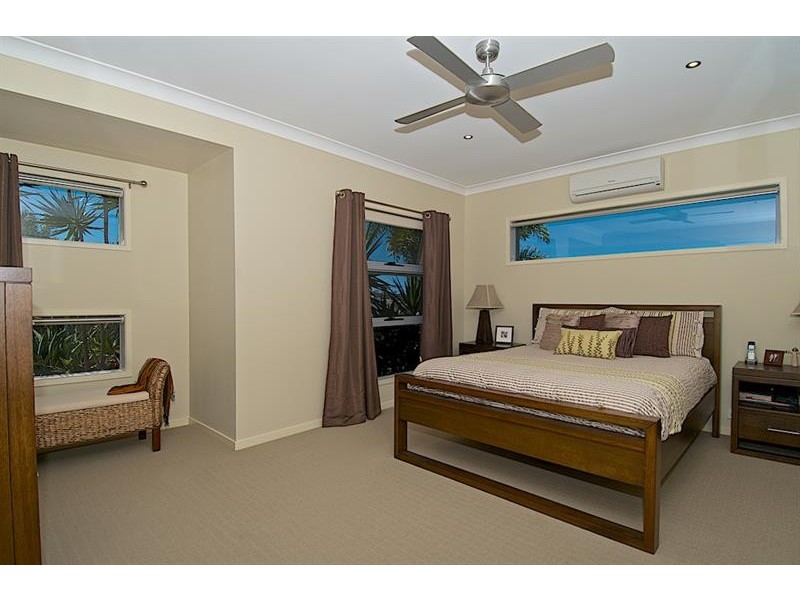 10 Laughlen Ch, Pacific Pines QLD 4211