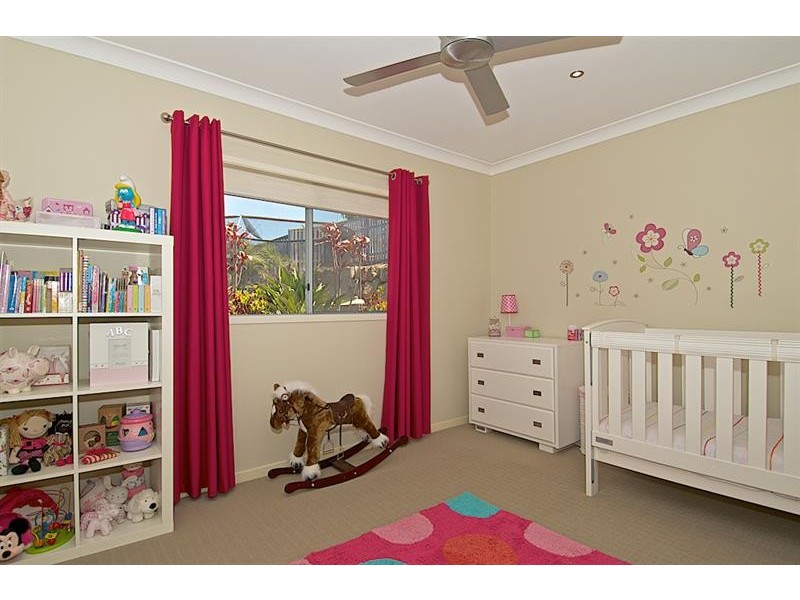 10 Laughlen Ch, Pacific Pines QLD 4211