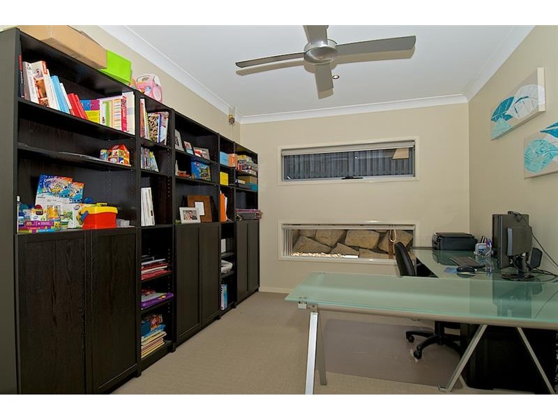 10 Laughlen Ch, Pacific Pines QLD 4211