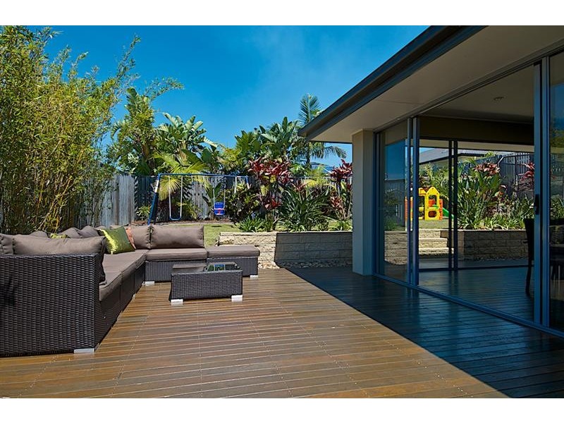 10 Laughlen Ch, Pacific Pines QLD 4211