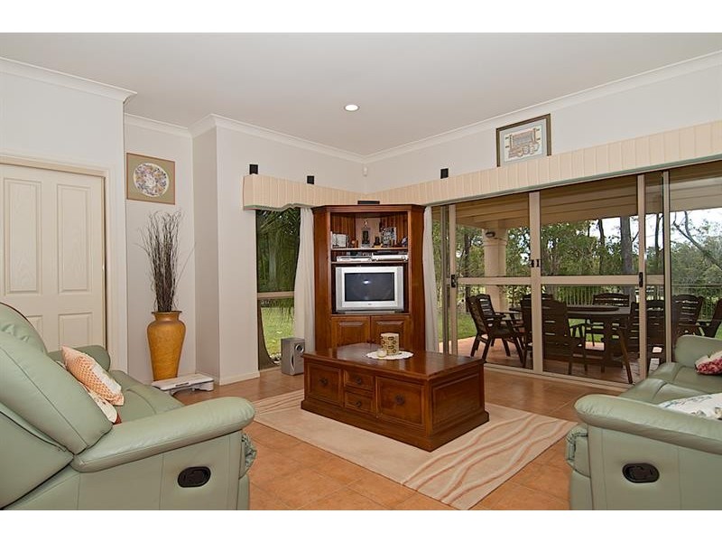 16 Waterwood Ct, Arundel QLD 4214