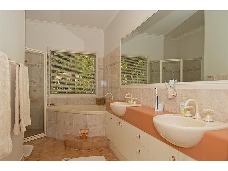 16 Waterwood Ct, Arundel QLD 4214