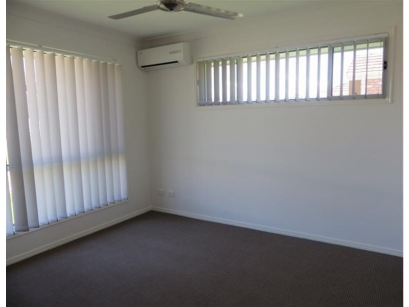 8 Phoebe Way, Gleneagle QLD 4285