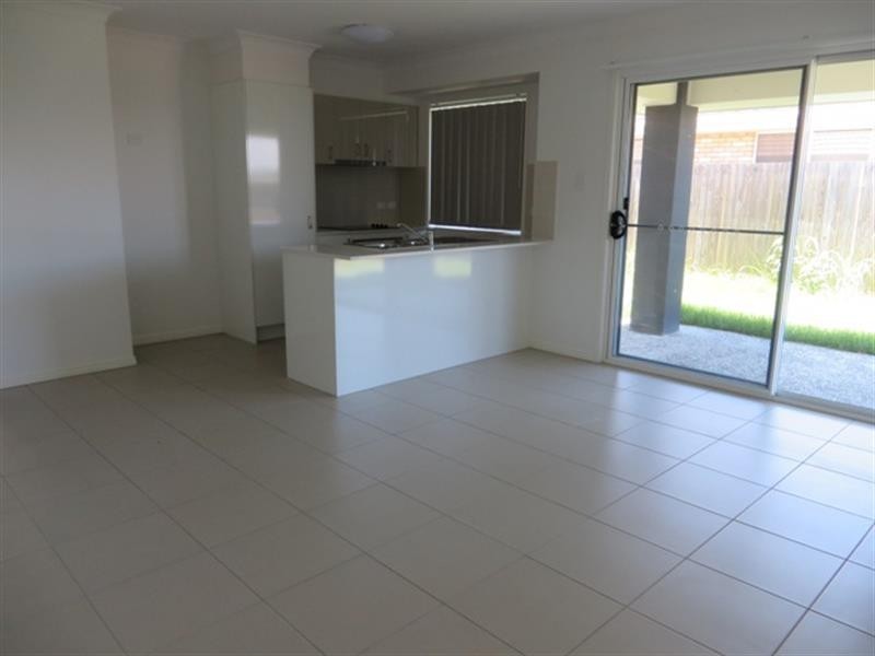 8 Phoebe Way, Gleneagle QLD 4285