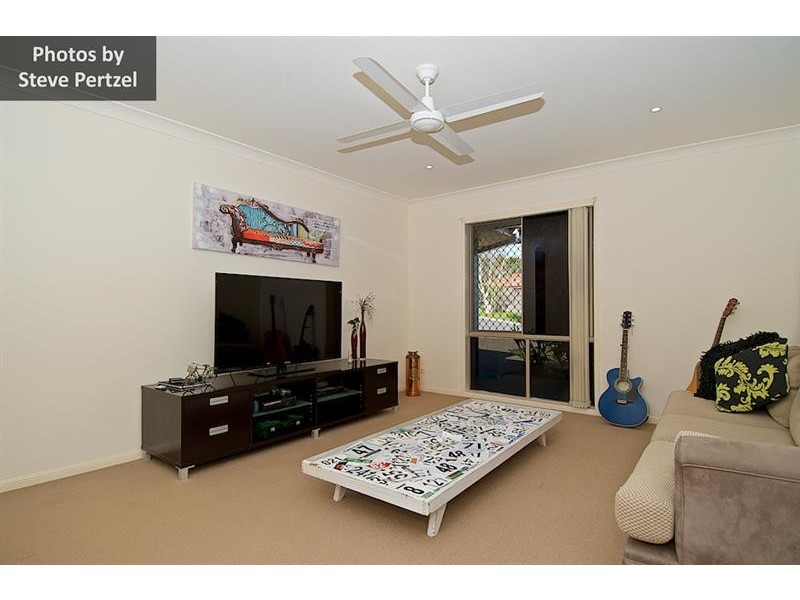 69 Victoria Dr, Pacific Pines QLD 4211