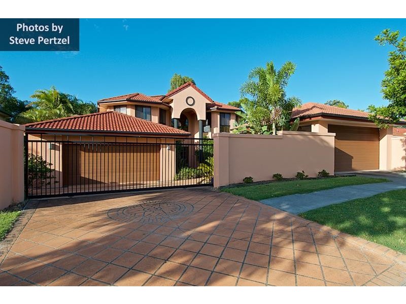 9 Maltravers Dr, Arundel QLD 4214