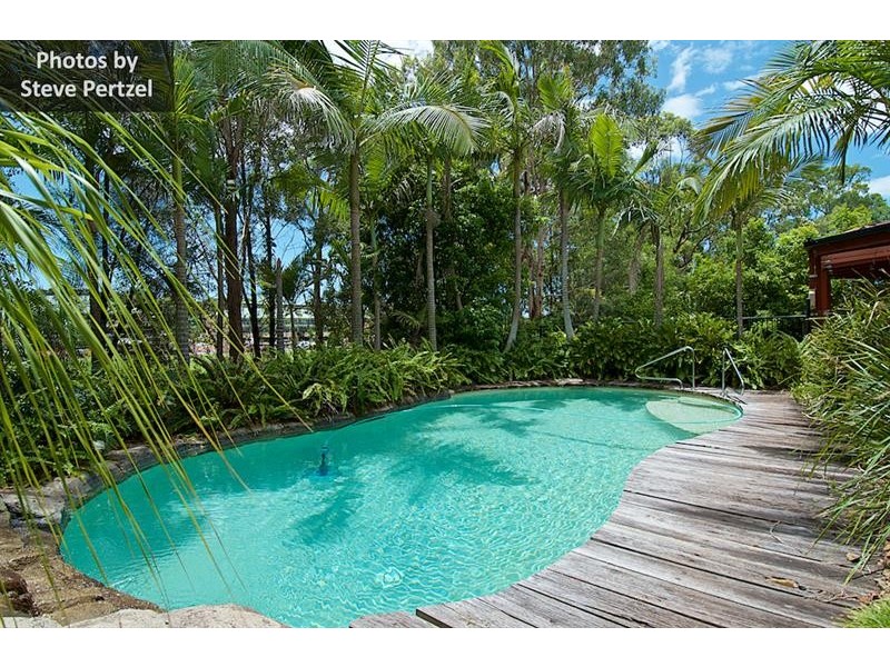 9 Maltravers Dr, Arundel QLD 4214