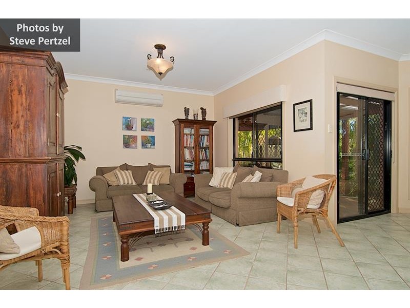 9 Maltravers Dr, Arundel QLD 4214