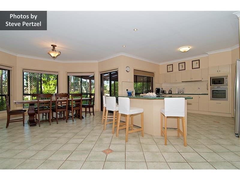 9 Maltravers Dr, Arundel QLD 4214