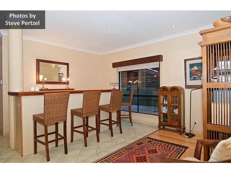 9 Maltravers Dr, Arundel QLD 4214